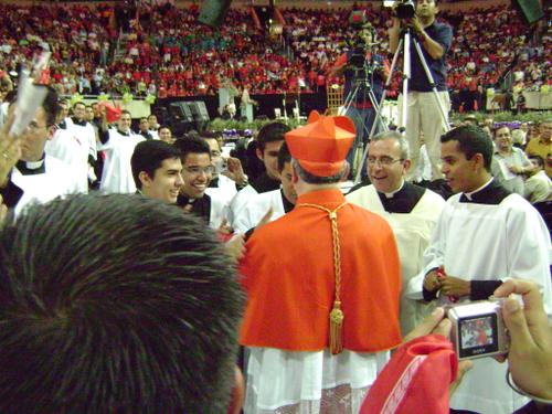 El Cardenal con los Seminaristas